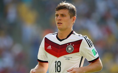 球探电竞独家-这记头球把横梁砸弯了